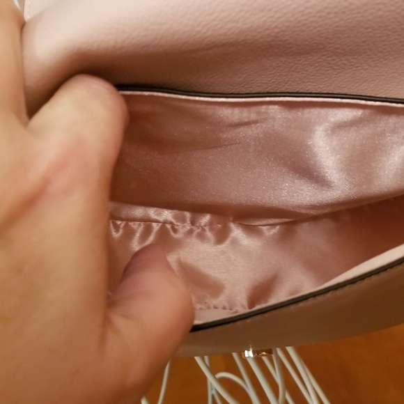 {NWOT} VS crossbody purse, dusty pink w/ tassels - Picture 5 of 6